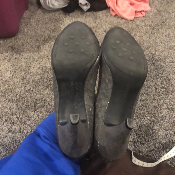 Size 9 snake skin print heels - Picture 6 of 7